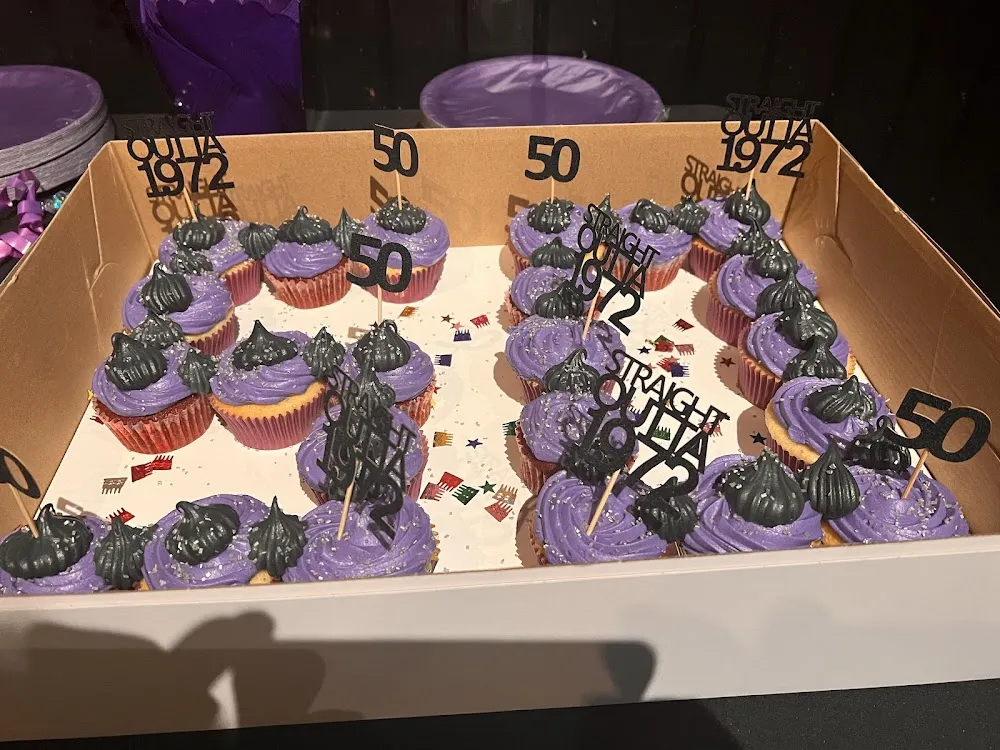 50 Vanilla and Chocolate Cupcakes